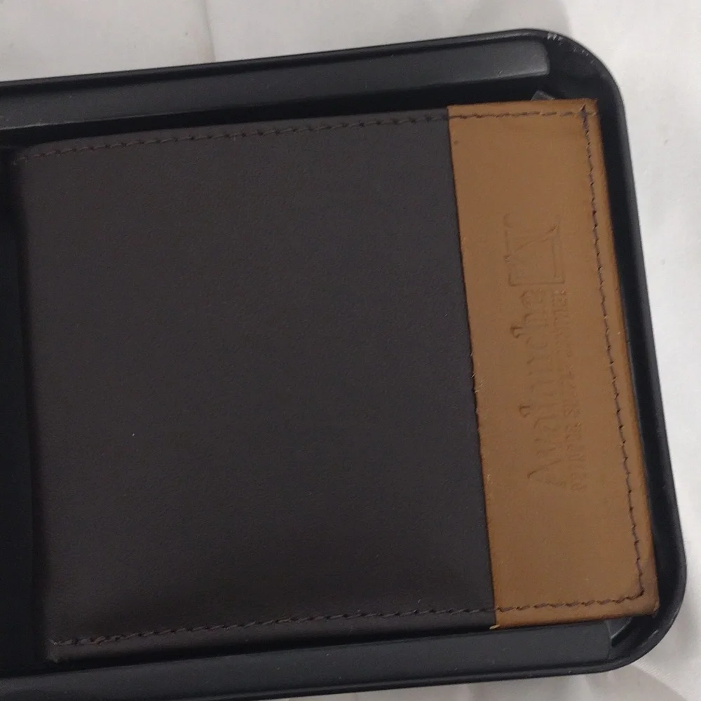 NIB Avalanche Two-Tone Brown 100% Genuine Leather Wallet Rfd Shield